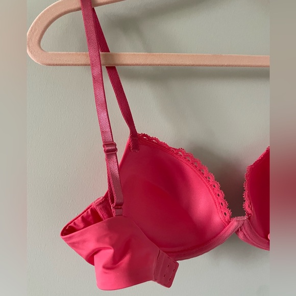 Calvin Klein Push-Up Bra - Lace Trim - Bright Pink - New Without Tags - 32C - Picture 4 of 8